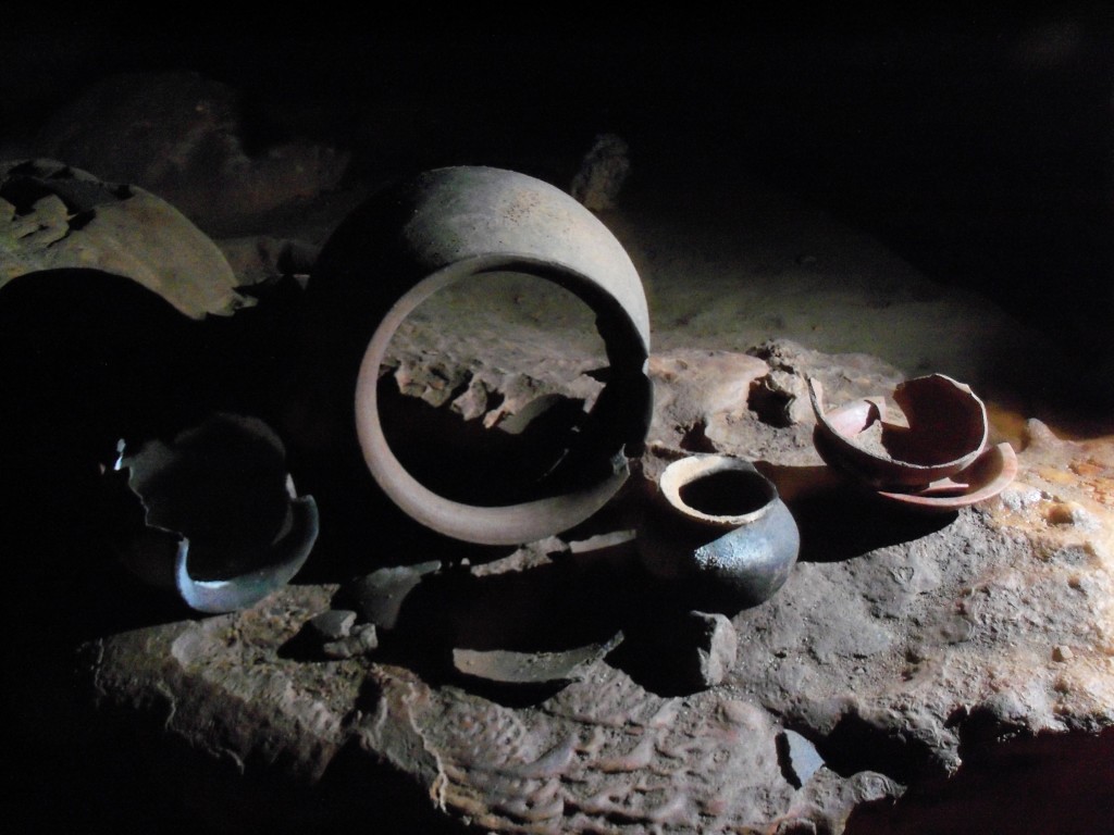 Actun_tunichil_muknal-pottery